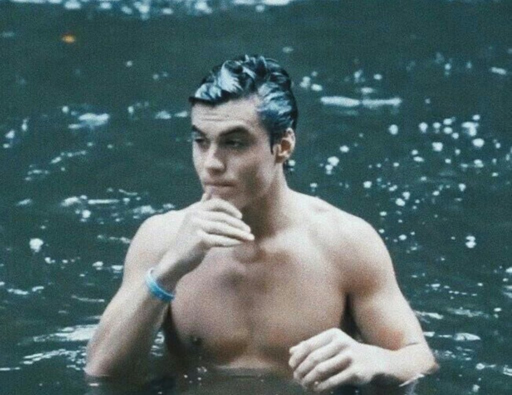 fivesecqnds's tweet image. What a fucking BABE