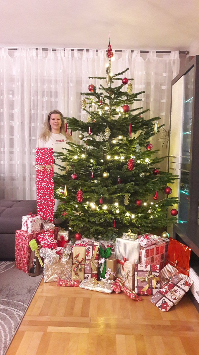 Samwise313's tweet photo. It's beginning to look a lot like Christmas...for everything else there's Mastercard https://t.co/mta6oJGEGO