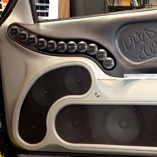 LakelandAudio's tweet photo. Custom door panels for the Jimmydoo. All Focal mids and tweets
#plantcity #auburndale #stereoinstallation #fancy #southflorida https://t.co/5MWchInv5i
