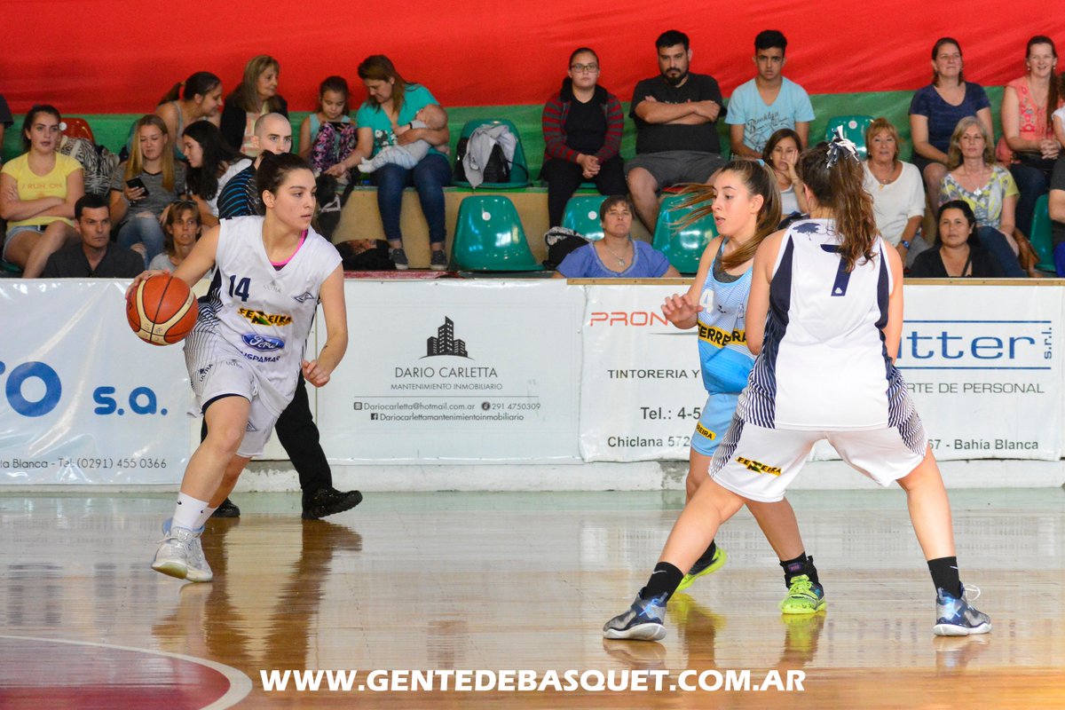 GenteDeBasquet's tweet photo. #GdBKids @InfoAlbo se sumó al lote de campeones al vencer a @CEN_Oficial en U17 Femenino: https://t.co/eHg2eQdarz, por @MGGiova y @RomiSaldias.

🎙️ @Choorchi: "Apostamos al trabajo que veníamos haciendo y ahí las ven, festejando el campeonato y felices". https://t.co/2QpB8ca3XG