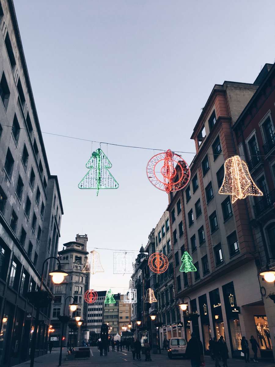 princepelayo's tweet photo. Calle Pelayo 🔔🎅🏼🎄🎁 #simpleandnice https://t.co/ejwPa8wWeW