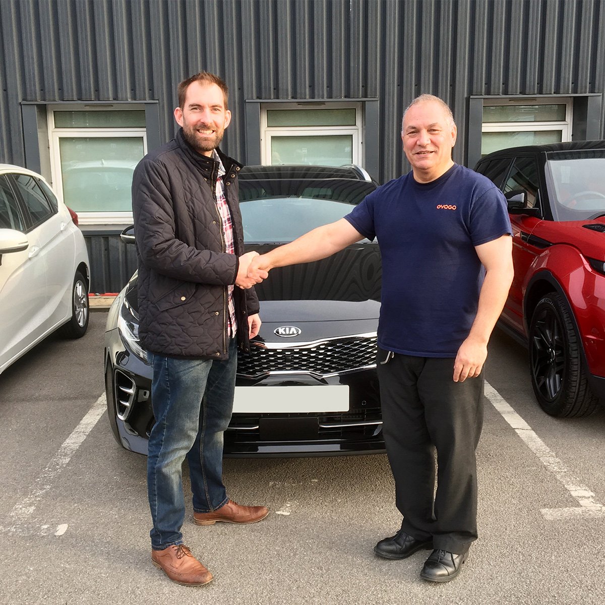 DriveEVOGO's tweet photo. Christmas came early for these happy customers, coming to collect their new KIAs from our #sheffield office🎄 including @domcrosby and @ratuniyarawa_a , hope you're loving the new cars! @SaintsRugby @wolvesrl #goEVOGO https://t.co/1Bqo9Qgu8M