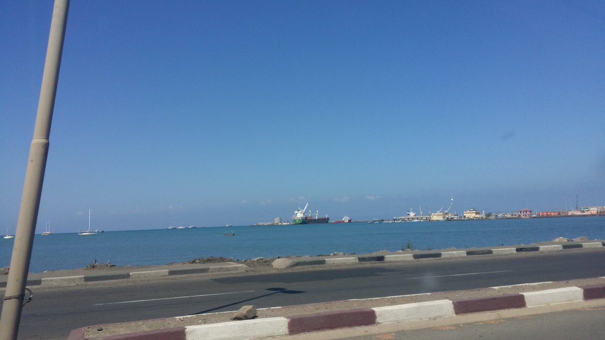 23Kidar's tweet photo. #Djibouti

Le port historique. Ce midi. Depuis la route de Venise. https://t.co/DA7YgXREpg