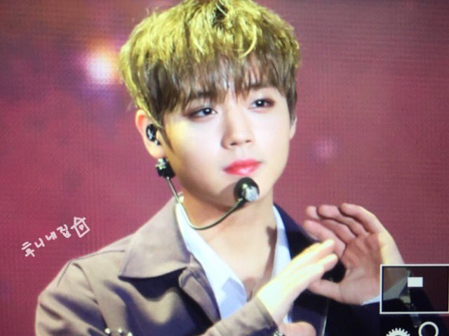 Hoonee_home's tweet photo. [프리뷰] 171224 박지훈 :: 워너원 프리미어 팬콘 

시작할때부터 주구장창 이쁜 지후니😍😘 https://t.co/VXkV8fuPQZ