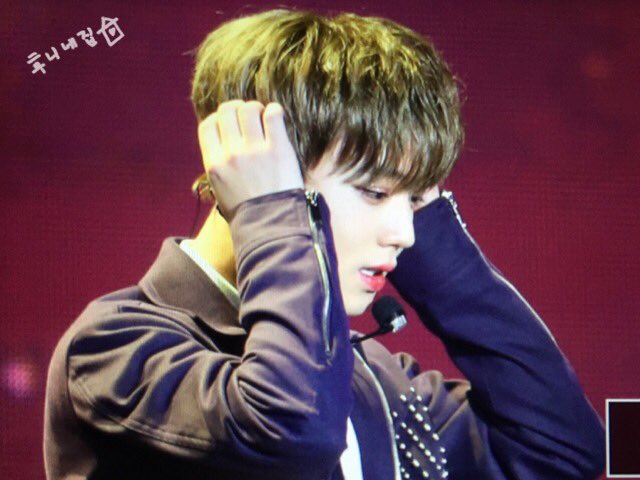Hoonee_home's tweet photo. [프리뷰] 171224 박지훈 :: 워너원 프리미어 팬콘 

시작할때부터 주구장창 이쁜 지후니😍😘 https://t.co/VXkV8fuPQZ