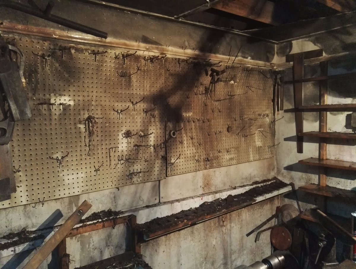 AndyWoodturner's tweet photo. Just found an old picture of the lathe at the old workshop...and then how it was after the fire.. https://t.co/ZHgWW27uXQ