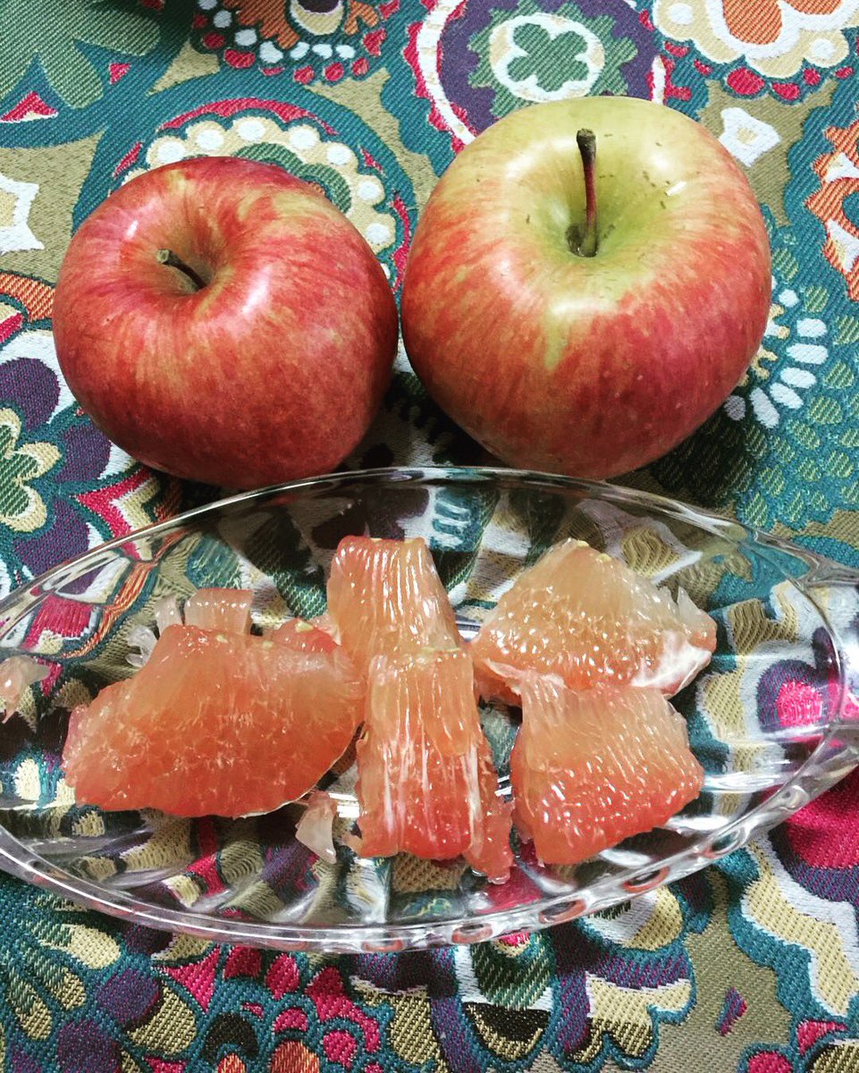 _Troyella_78's tweet photo. Merry Christmas Eve #MerryChristmasEve #MerryXmas #ChristmasEve #apples https://t.co/DRjjXrG86j