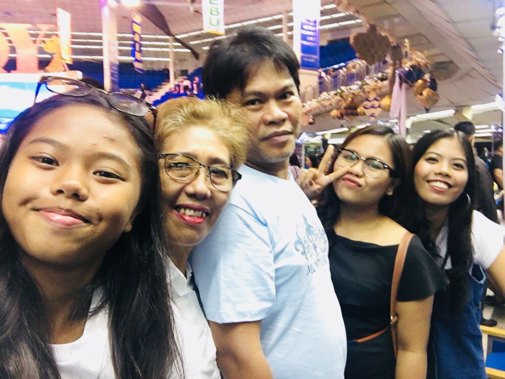 serahsabas's tweet photo. Merry Christmas! #CandleLight2017 https://t.co/qTAq1OhyMF