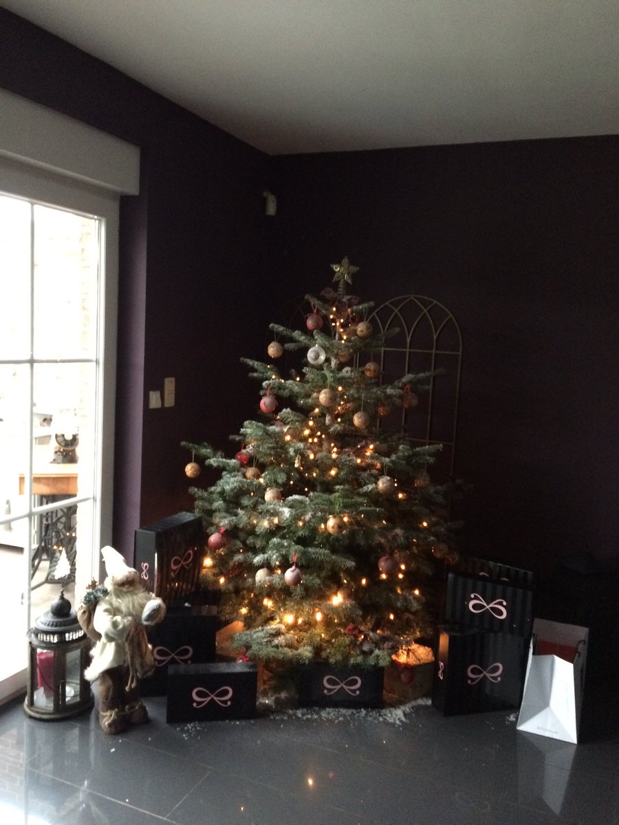 Je souhaite un joyeux Noël à toute les équipes d Hunkemöller .store manager ville 2 Charleroi