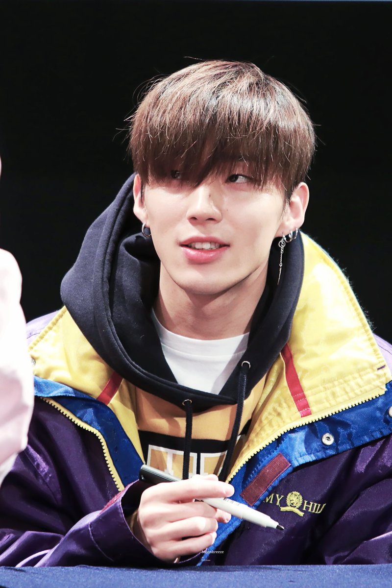 Moonbreeze0206's tweet photo. 171224 #종업 #JONGUP #BAP 크리스마스이브 선물같은 너🎁 @BAP_Jongup https://t.co/Hdb0GD8MfB