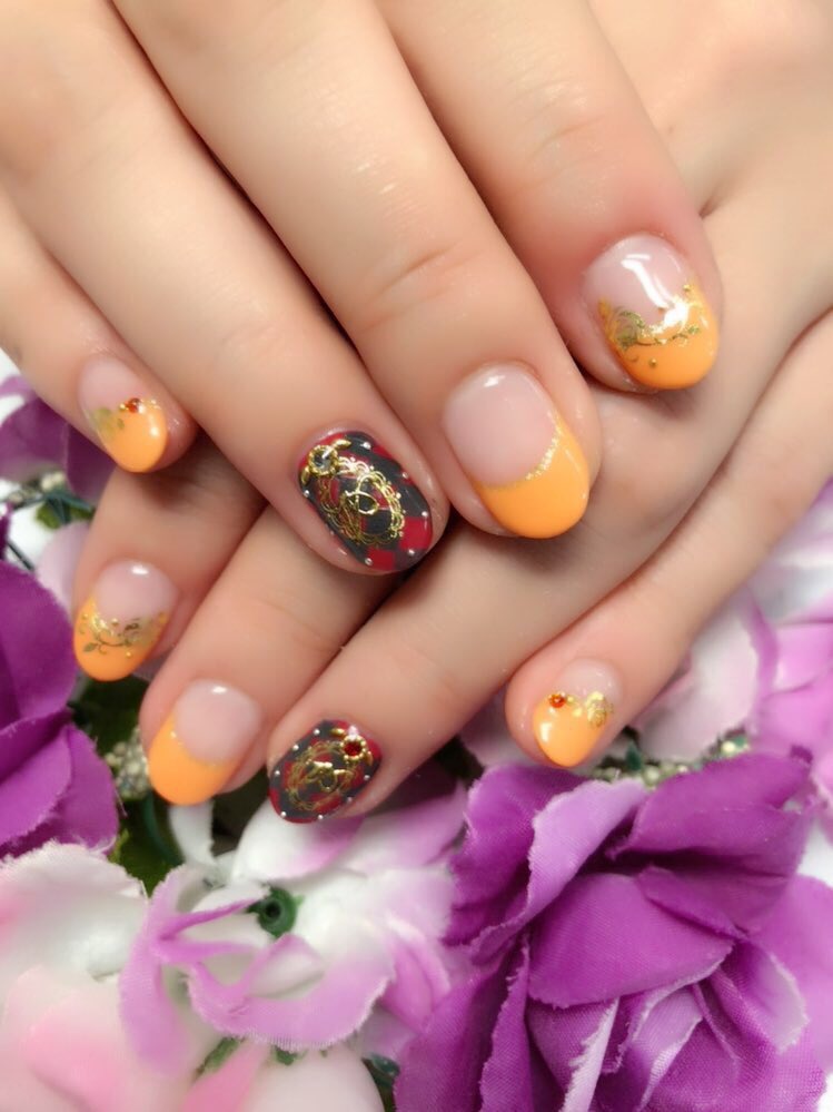 ナイスネイル池袋 A Twitter キャラクターモチーフネイル ツキウタ 卯月新 兎王国の新の眼帯のデザインと目のカラーの赤とグレーのストーンを入れて キャラクターイメージカラーのオレンジと薔薇を入れてデザインさせていただきました ツキステ最高でしたよね W