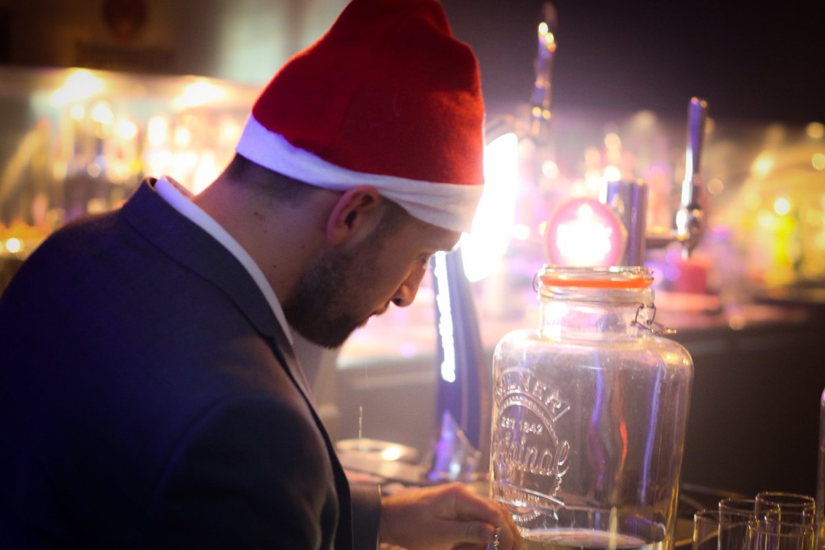 #christmaswedding <a href="/RussetsWeddings/">RussetsCountryHouse</a> russets_country_house #surreyweddings #surreyweddingvenues #surreyvenues #surreyweddingvenue #venuessurrey #surrey #weddingvenue #wedding #venue #modernweddingvenue #modernwedding #weddinggardens #weddinggarden #gardens #beautiful #Winterwedding