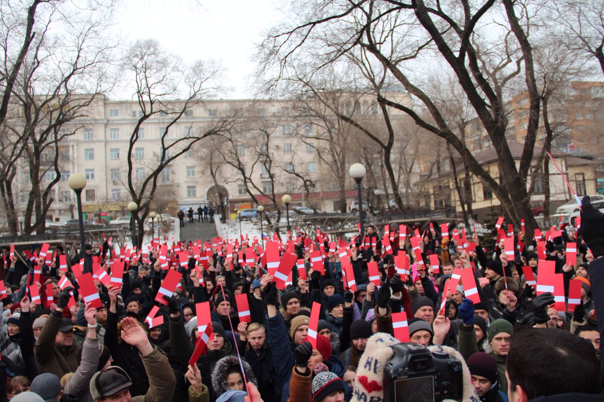 dvchell's tweet image. Большое спасибо всем кто пришел!
Владивосток выдвинул @navalny в президенты России!
711 голосов за, ни одного против. Народы было столько, что аж не хватило места.