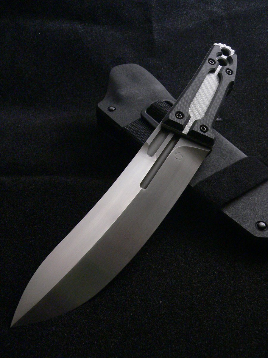 Nemoto Knives On Twitter 2011年作 10mm厚 ハーフブラスト ハンドルにシルバーカーボン使用 シルバーカーボン って商品名だけど実はカーボンじゃない 入ってるクロスはガラスなのでg10に近い 使い方がデザイン的に難しいのであまり使わない素材ではある