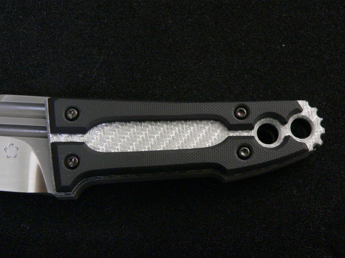 Nemoto Knives On Twitter 2011年作 10mm厚 ハーフブラスト ハンドルにシルバーカーボン使用 シルバーカーボン って商品名だけど実はカーボンじゃない 入ってるクロスはガラスなのでg10に近い 使い方がデザイン的に難しいのであまり使わない素材ではある