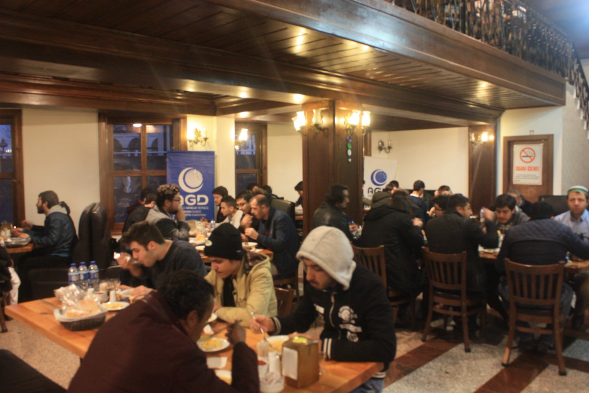 agdankarauni's tweet image. Üniversiteli kardeşlerimiz ile Hacı Bayram Veli Camii&apos;nde sabah namazında bir araya geldik.