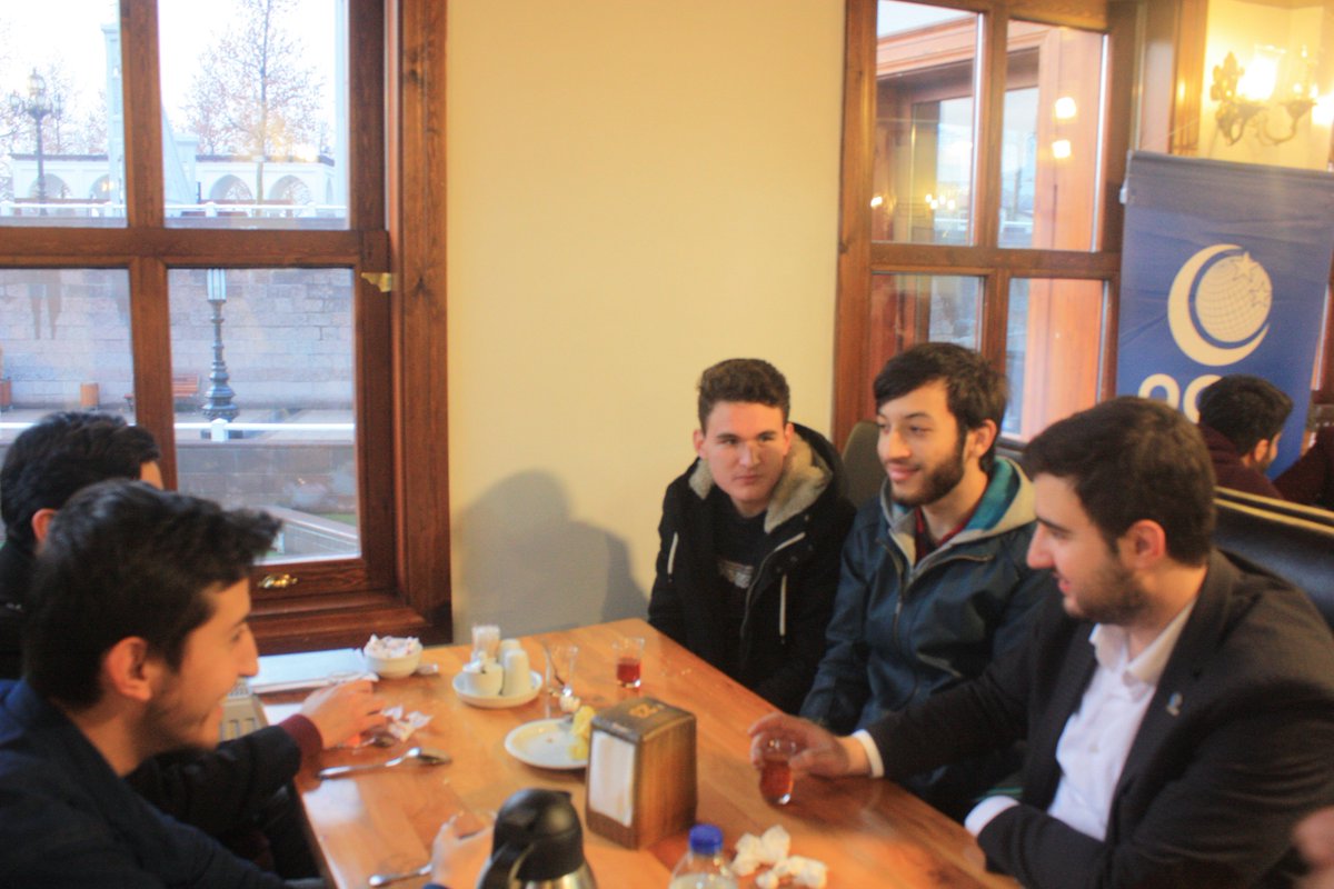 agdankarauni's tweet image. Üniversiteli kardeşlerimiz ile Hacı Bayram Veli Camii&apos;nde sabah namazında bir araya geldik.