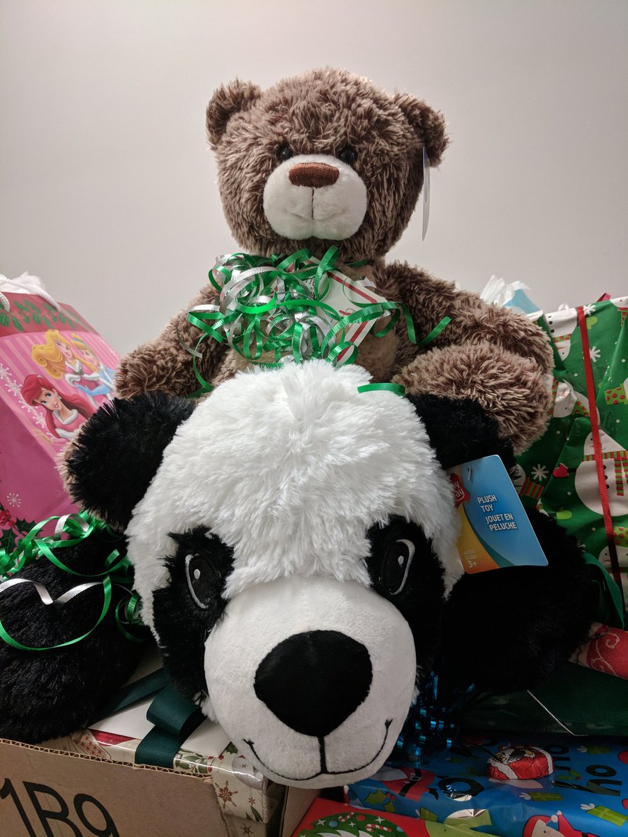 IMIUofT's tweet photo. This week we donated 65 gifts for our annual #toydrive. Thanks to our very own Carol/Sue from @BBBSofPeel for organizing + delivering to the kids in time for #Christmas! 😊🎁🎀🎄🎅🤶 #uoft #UTM50 @UTM @UofT @Alumni_UTM https://t.co/O0M2B5MBa5