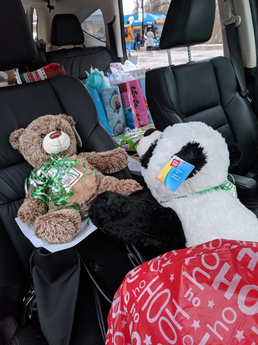 IMIUofT's tweet photo. This week we donated 65 gifts for our annual #toydrive. Thanks to our very own Carol/Sue from @BBBSofPeel for organizing + delivering to the kids in time for #Christmas! 😊🎁🎀🎄🎅🤶 #uoft #UTM50 @UTM @UofT @Alumni_UTM https://t.co/O0M2B5MBa5