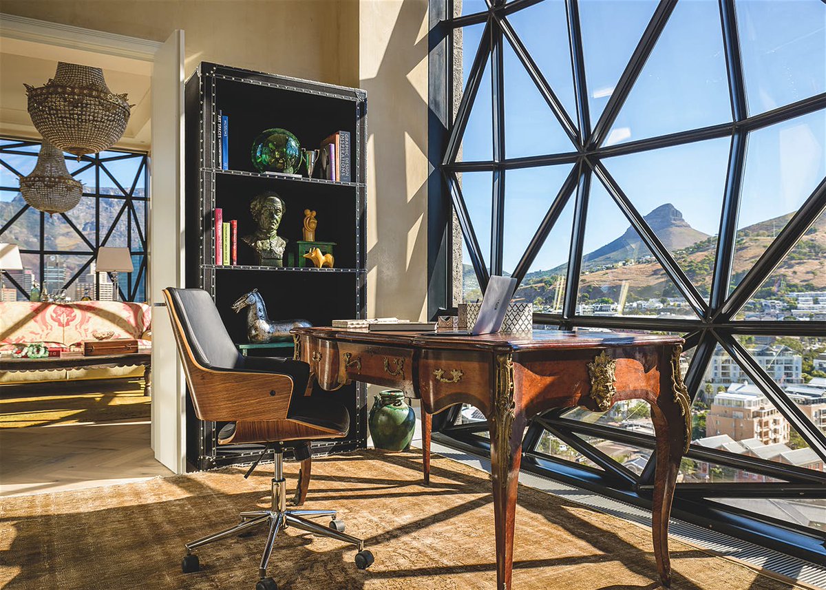 Whether you’re looking to splash cash or save on your stay, there are some extraordinary new places to lay your head in 2018: lptravel.to/8OvlLP #travel #BestinTravel