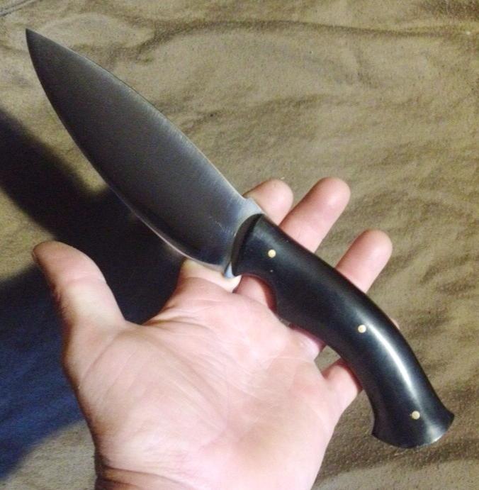 AllKnivesMatter's tweet photo. Jim Bensinger, Vermont
80CrV2 "Street Barong," forged from 1/4" stock. Distal tapers both ways, differential hardened zero convex ground blade. Garolite scales. https://t.co/VXziVdTm84