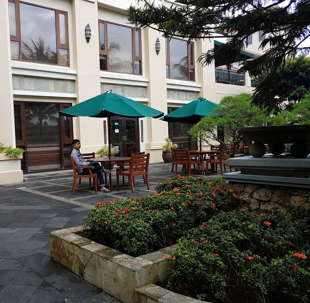 Seorang Nasrani sejati, meski tak diberi #UcapanNatal, tak akan berkurang kadar bahagianya dan ia memaklumi pendapat saudaranya yang berbeda iman.

Seorang Muslim sejati, meski tak mengucapkan natal, tak akan berkurang rasa sayangnya terhadap saudaranya yang berbeda iman.