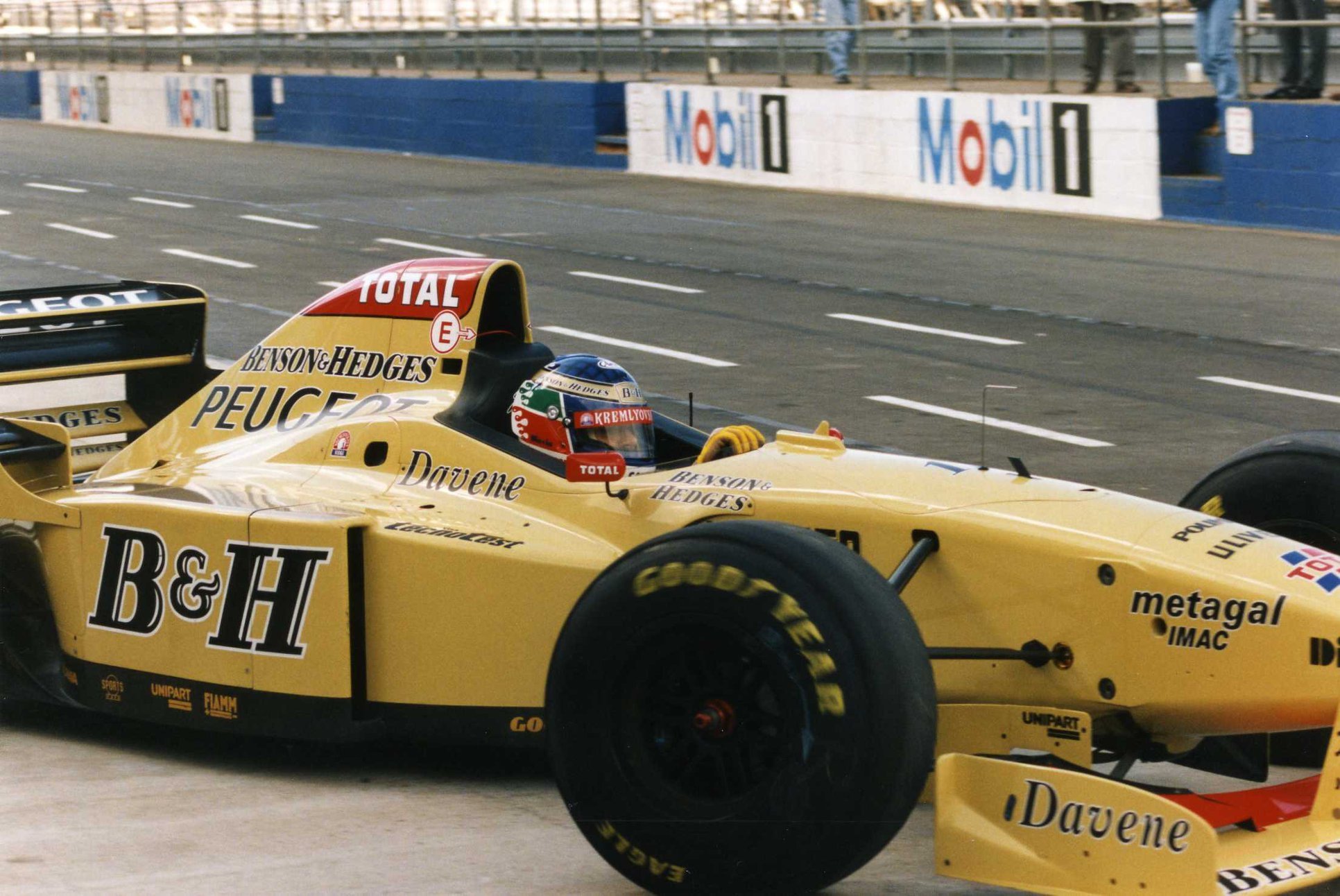 Motorsports in the 2000s & 1990s on Twitter: "Gianni Morbidelli testing for Jordan-Peugeot 196 at Silverstone shot by @Alastair_Ladd #F1 https://t.co/NiJ3CVIofl Great https://t.co/j6DZUQqDTd" Twitter