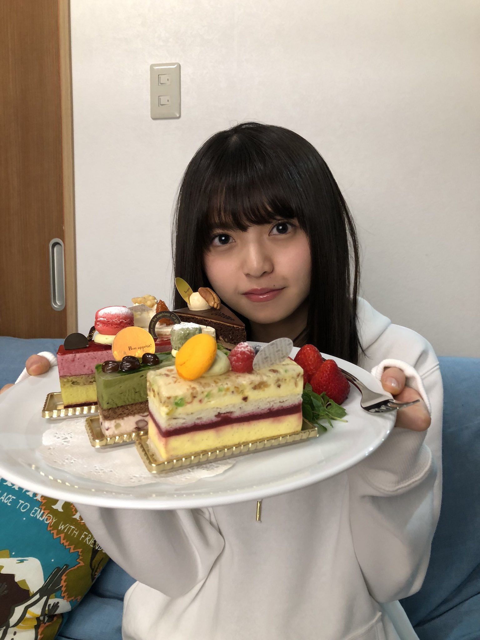 ながおまこと Twitter પર まもなく乃木坂工事中クリスマス Sp 今回はメンバーが演出 構成 出演の妄想ドラマをはじめ 胸キュン自撮り動画など盛りだくさん 是非ご覧ください 飛鳥さんからのクリスマスケーキです 乃木坂工事中 乃木坂46 T Co