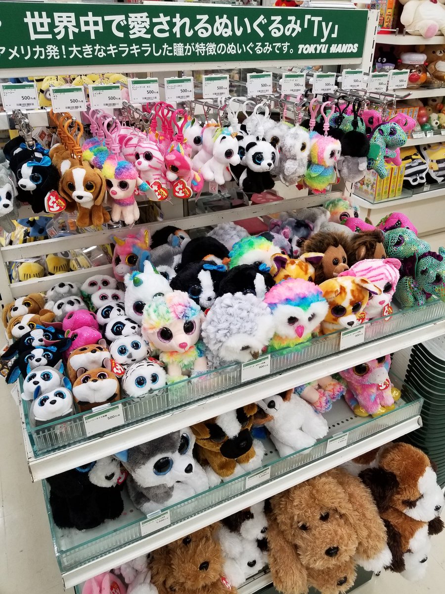 東急ハンズ名古屋店 アメリカ発 Ty 世界で愛されるオンリーワンのぬいぐるみ 1986年以来 ぬいぐるみ 業界を牽引してきた 今では世界中で愛されるぬいぐるみが登場 大きな瞳が特徴です Ty ぬいぐるみ 大きな瞳 東急ハンズ名古屋店