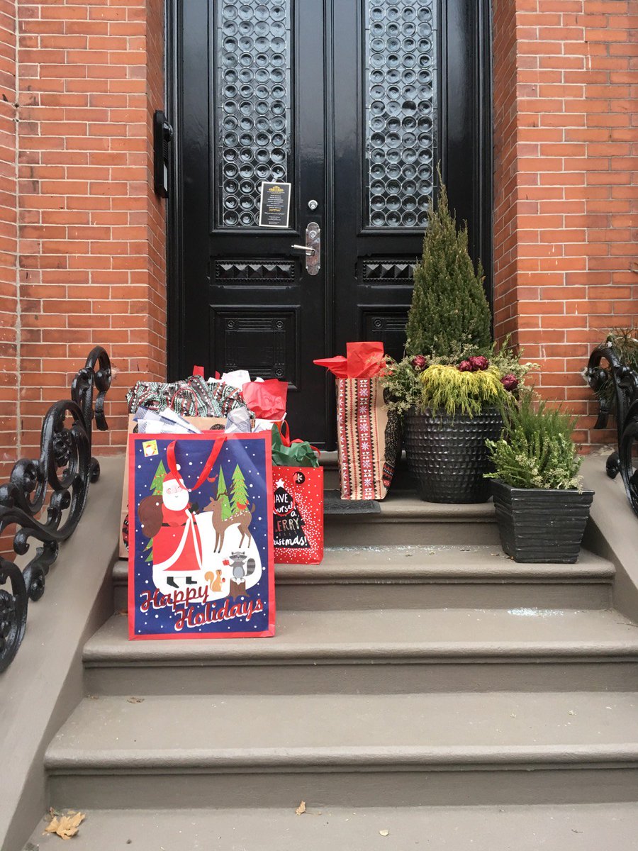 finiconcierge's tweet photo. Ho ho ho! Fini is helping Santa Clause deliver gifts today. 🎅 🎁 #bostonconcierge https://t.co/xhh1XK2IQI