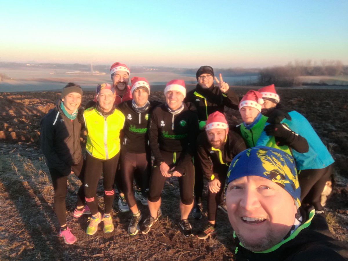 MarB76's tweet photo. Buon Natale dal GS Correzzana!!! #iocorroqui #correzzana #amici #maimollare https://t.co/DCGA1FEPWx