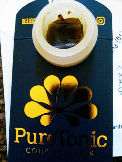 NeilSamra1's tweet photo. Starting Christmas Eve with a bang💣 #SourBananaSherbert 🍌 #Shatter #TimeToDab #CareToJoin #Stonerfam🔥💨💨 @Hippie_of_Love @EmeraldZoo @_jena4n @The_Real_WB @smileyFromVegas @Dragonzwing14 @KillLaill420 @tripprrr @LARRYIRBY6 @hippieluvbud62 @Ignacio31210364 🎅 https://t.co/OwjDzr7OuW
