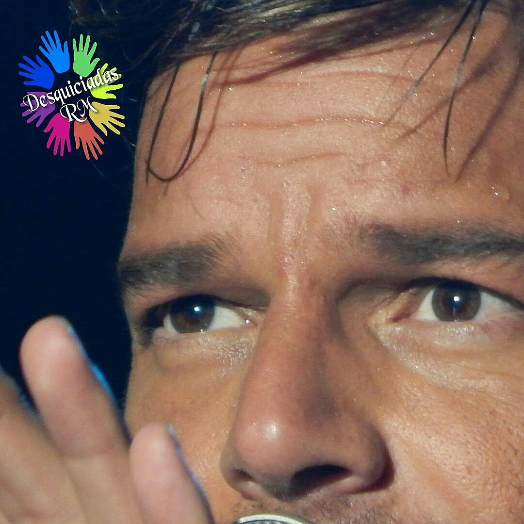 DesquiciadasRM's tweet photo. @ricky_martin En tus ojos vemos el mismo amor y humildad, algo magico que núnca cambio por eso te amamos tanto #RickyMartin 🎂 #happybirthdayRicky #FelizcumpleRicky #DesquiciadasRM https://t.co/h0l7ZNV124