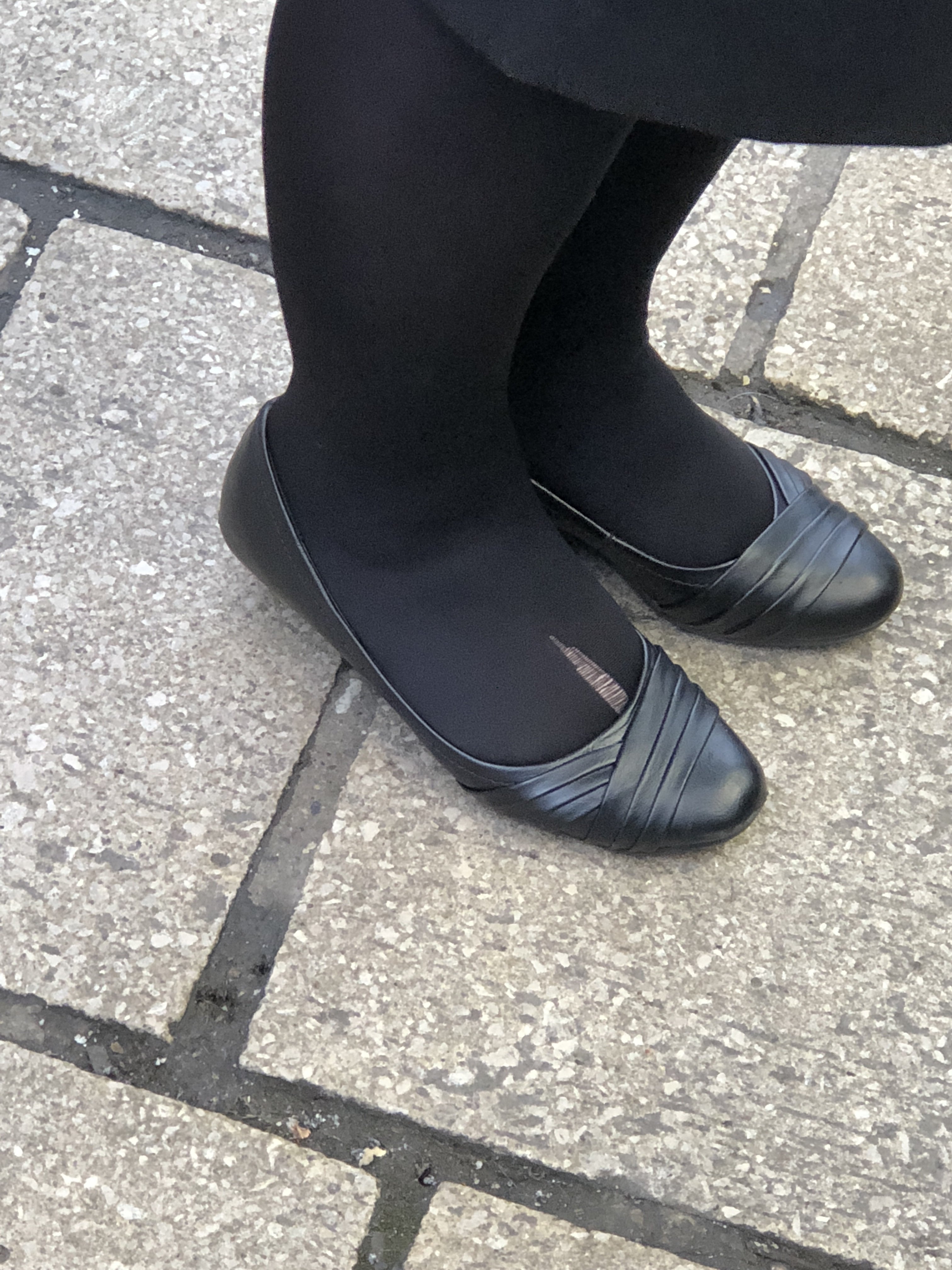 Laddered pantyhose clearance