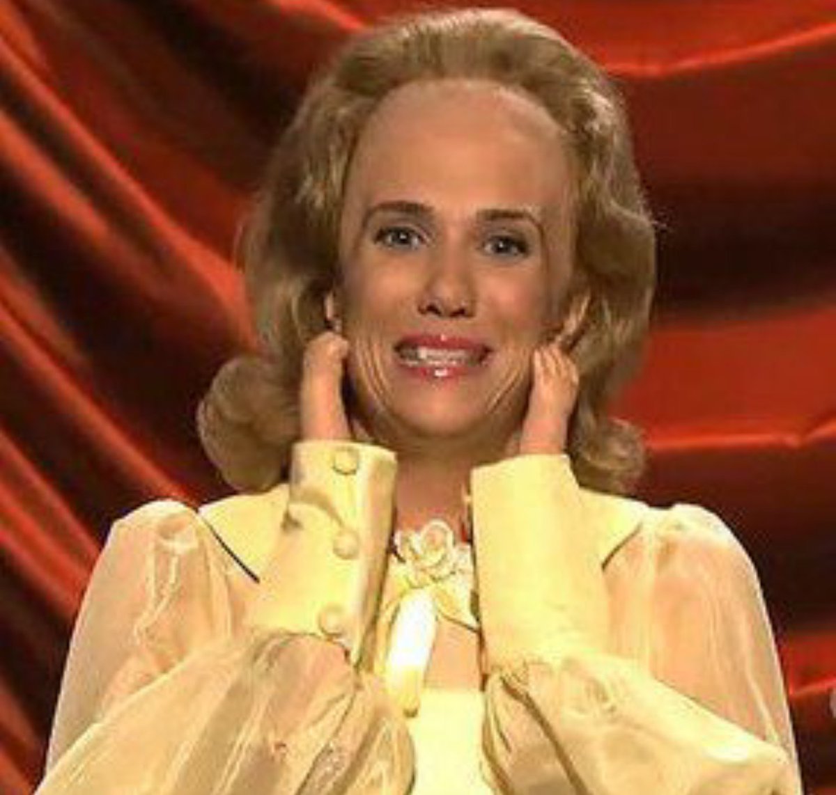 Donnie Sengstack on X: Mom told me she got a new angel Christmas tree  topper that looked like Kristen Wiigs tiny hands character and I was  skeptical before I saw it but