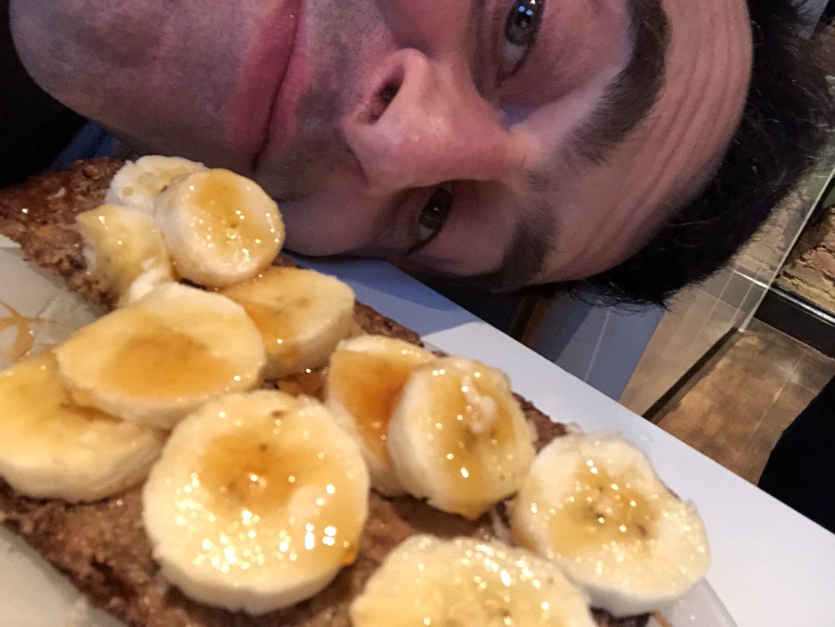 ronnieo147's tweet photo. Snack time https://t.co/E1TgOvE7I6