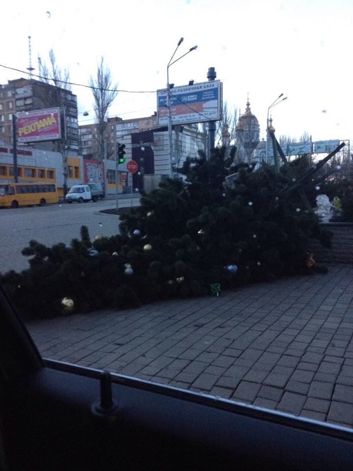 loogunda's tweet photo. Windy in Donetsk region today.
#1 - #Donetsk #Leninskyi district
#2 - #Novoazovsk
(both occupied)
https://t.co/g0kLkdNhrH
https://t.co/ZzmJuSkC3H