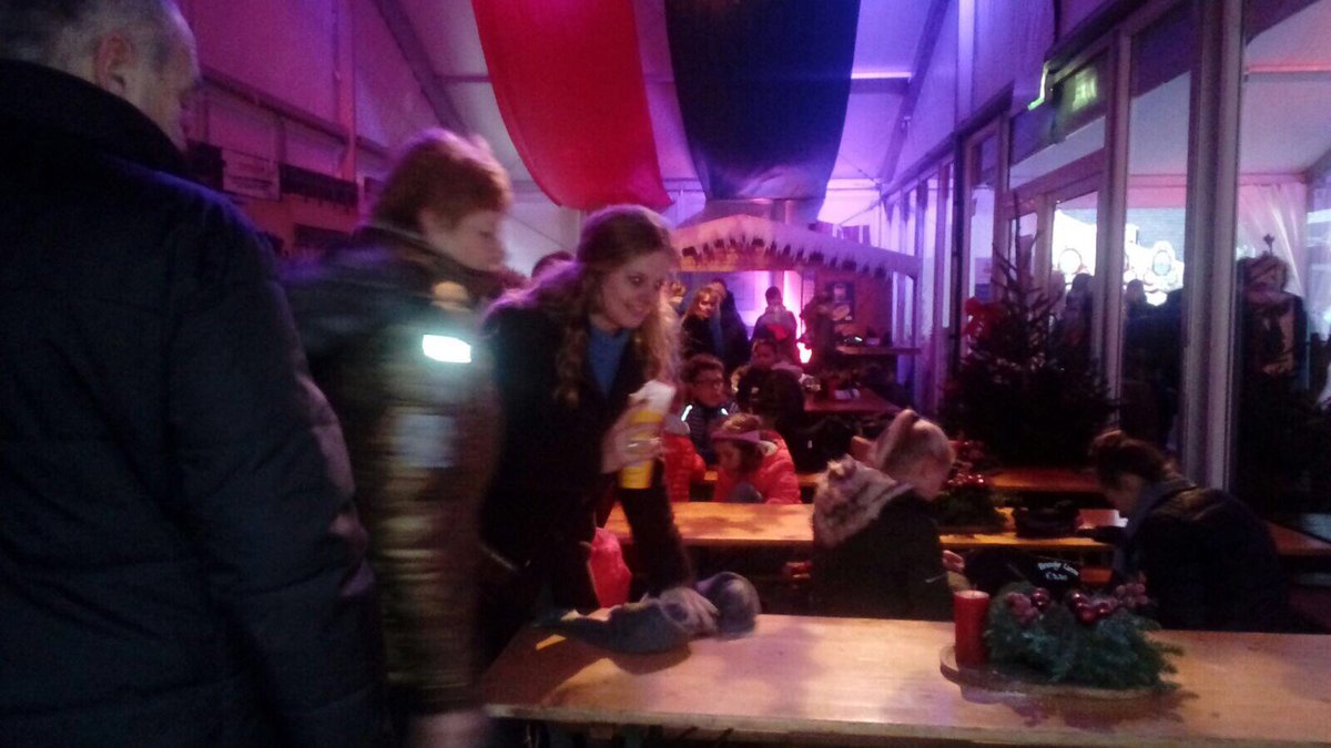 Osrsecurity's tweet photo. Dit jaar is OSR Security BV trost sponsor van de ijsbaan op het Rijnplein. Jong en oud geniet zichtbaar van de ijsbaan. https://t.co/Ii3g92BL0f