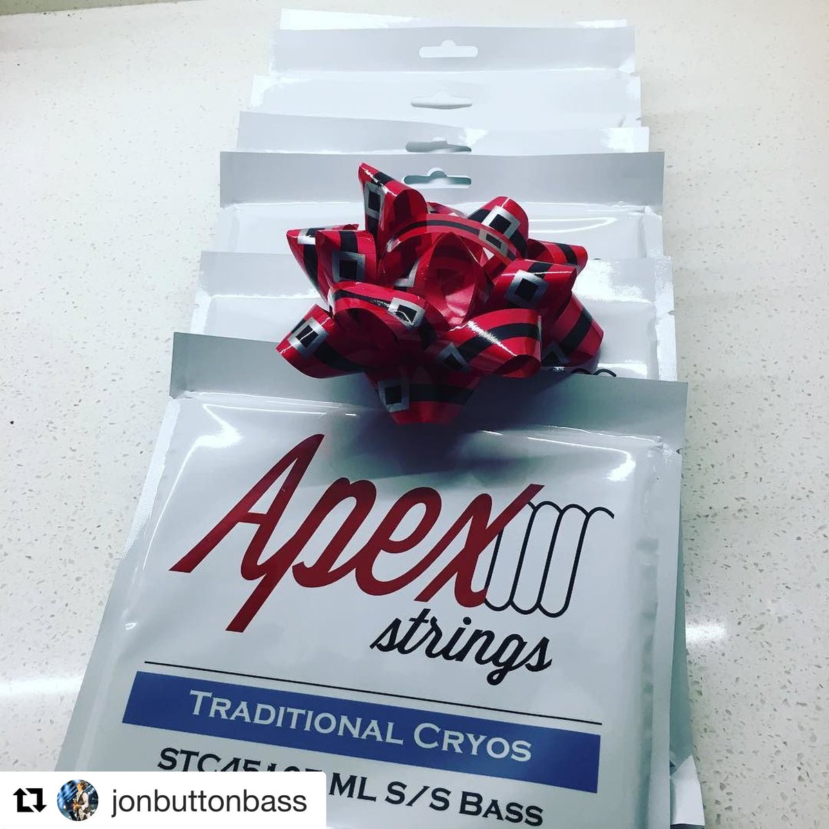 StringsbyApex's tweet image. Merry Christmas #jonbutton so pleased you used our strings while playing with @TheWho this year. Really looking forward to next year. @TheLAScene @Calif_Rock_News @MusicCali @BassPlayerNow @GuitarWorldNews @BassMusicianMag #weshapetone