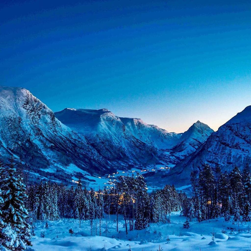 VisitNordfjord's tweet photo. Merry Christmas! #Breim #Gloppen #Nordfjord #allinonefjord @visitnorway @fjordnorway #norway #winter 📷 @bjartehaugen https://t.co/7FzD7ZWegH https://t.co/2tmzM2zRaO