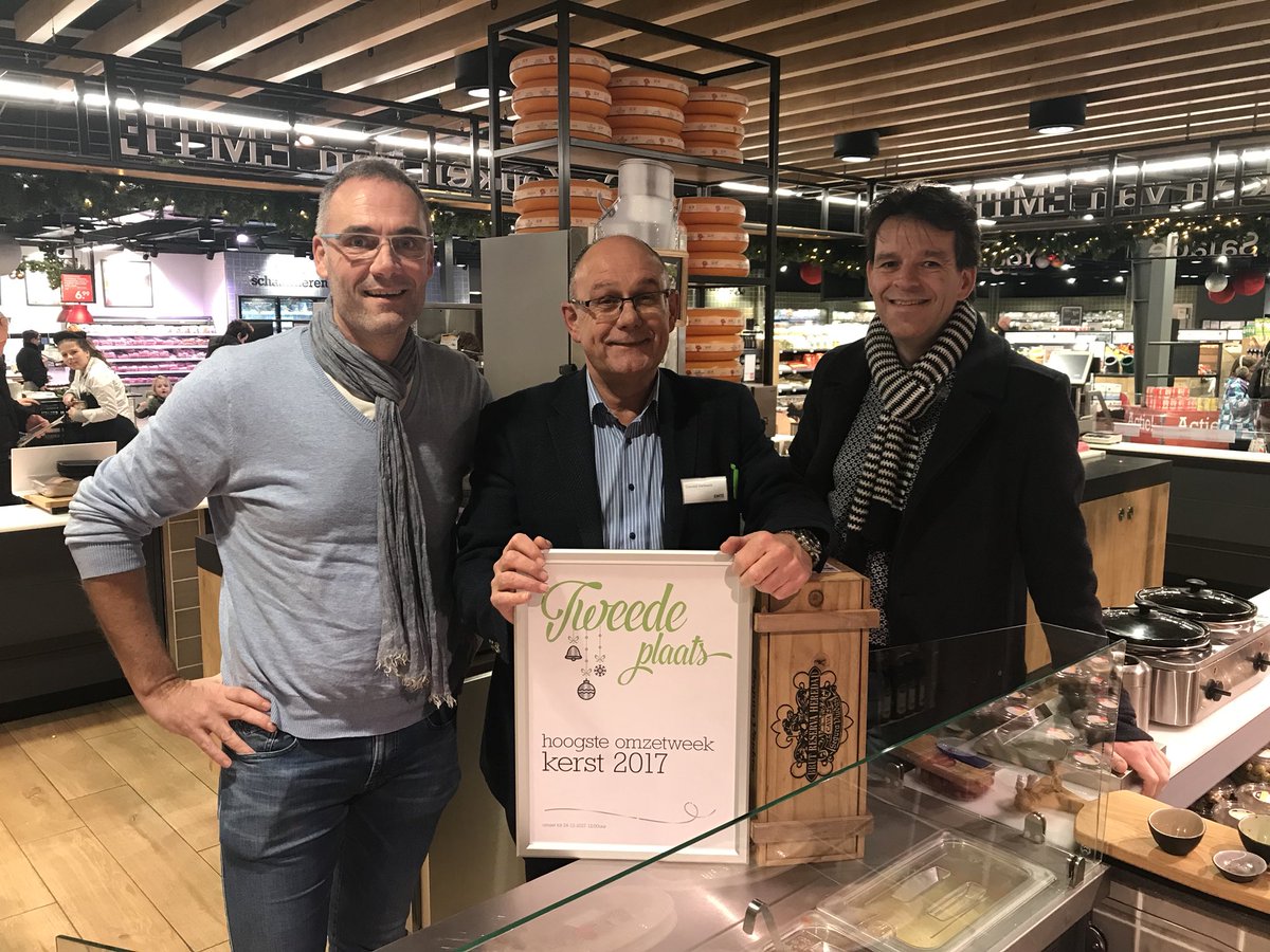 Rondje langs de winkels van <a href="/EMTEnl/">EMTÉ Supermarkten</a> met de hoogste kerstomzetten. Reusel, Veghel en Drunen. Alle winkels trouwens top gedraaid. Dank aan collega’s voor inzet!