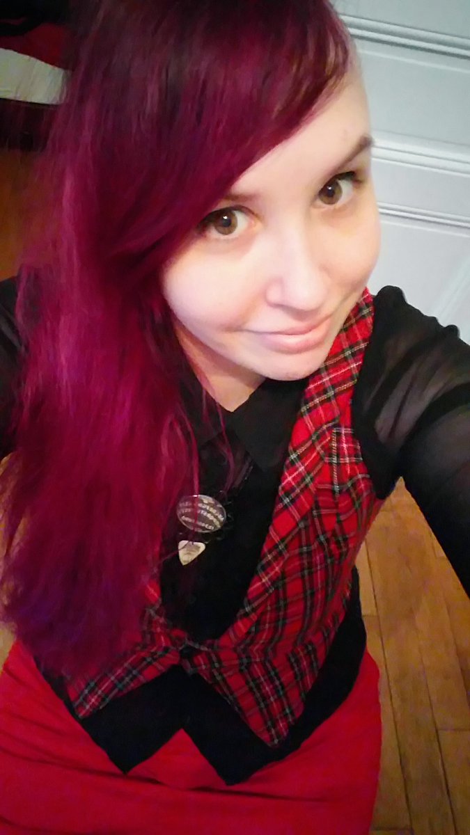 sheinicorn's tweet photo. Merry genderfucking Christmas. #nogendernoproblem https://t.co/g8dp9zJVOn