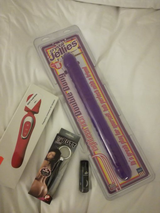 Bought new toys today in #G&ouml;teborg 😍 will prolly be filming at the hotel these next few hours while tryin<a href="/tag/g%C3%B6teborg"class="tags">#G&ouml;teborg</a>