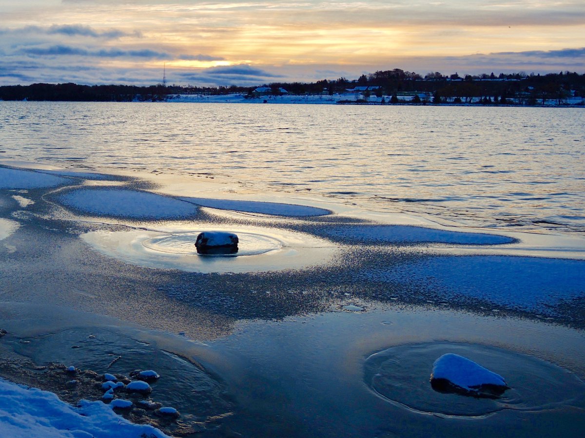 Good morning #Barrie and beyond from a beautiful #sunrise for #ChristmasEveDay