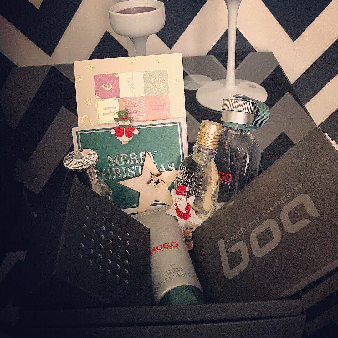 EisteeRitter's tweet photo. Meine #Ausbeute dieses Jahr bei #Weihnachten. Zumindest werde ich bis ins nächste Jahr gut #duften! 🎄🎁🎅🏻
Instagram: EisteeRitter ☝🏻 https://t.co/NtQGQoRPmM