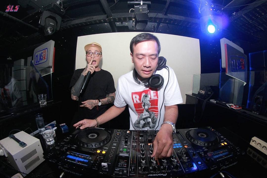 efduk's tweet photo. About last nite!
AUTHENTICITY with
RIRI
.
Organized by 
@newlineproduction
.
Wearing @newbirthapparel
.
📸 @sukafotodj
.
#IndonesianDanceMusic #JavaParty #DJ #duniamalam #indonesianclubbers #clubmalam #sls #slskaraoke #slslounge #slounge https://t.co/o8xdWSm3hj