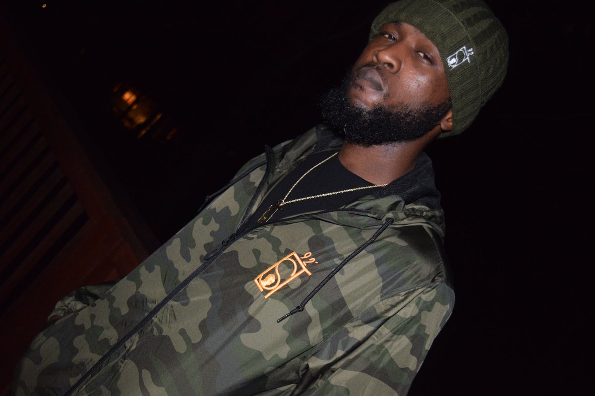 only_one_bdunk's tweet photo. Handsome mf!!!! #Est92 #Everystruggletaught92 #entrepreneur #fashion #mytrap #dailygrind #websiteotw https://t.co/vCIyZ6j49A