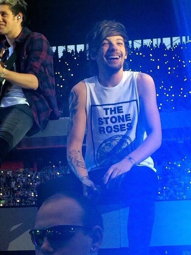 harrybanano's tweet photo. Me niego a aceptar que este bebe tiene 26😭 #HappyBirthdayLouisTomlinson https://t.co/YAA3hfgs0Q