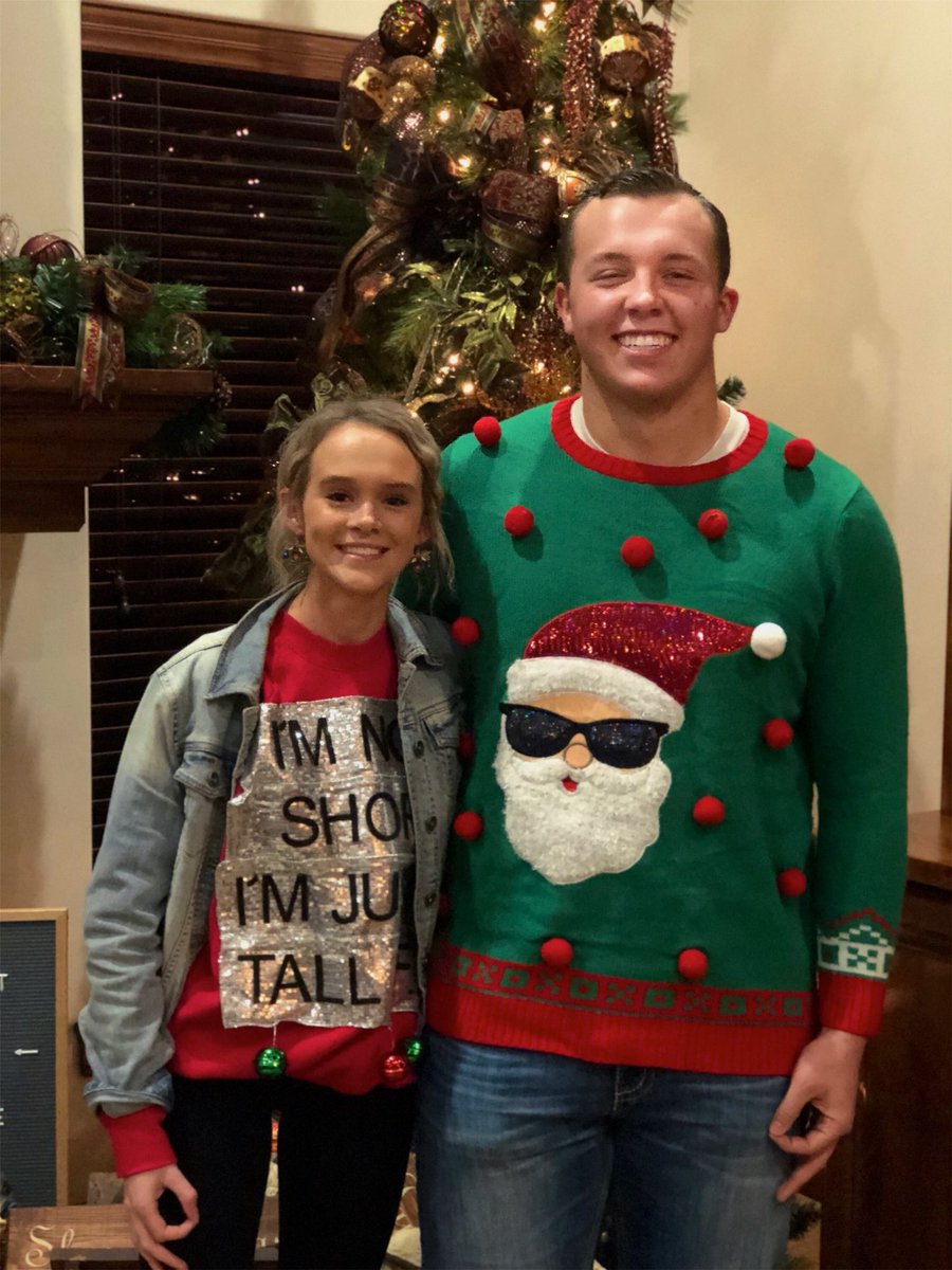 SammyWilliams_2's tweet photo. Open for a surprise #uglysweaterdance #sofun https://t.co/f2HCOAURkj