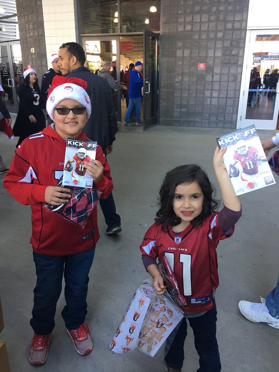AlbaPorchas's tweet photo. Merry Christmas! @AZCardinals #sophiasfirstgame #BirdGang #cardsgameface https://t.co/KoCqYnIgvo